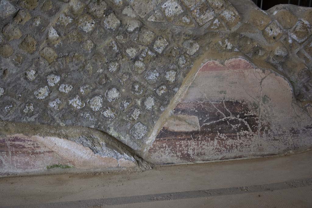 Villa dei Papiri, March 2019. Room (b), detail of painted decoration on west wall.
Foto Annette Haug, ERC Grant 681269 DÉCOR.